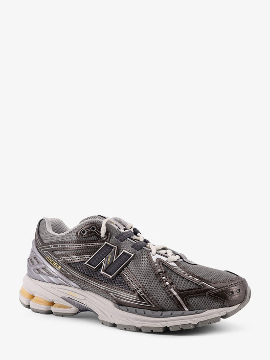 19064 mesh sneakers with logo on the side