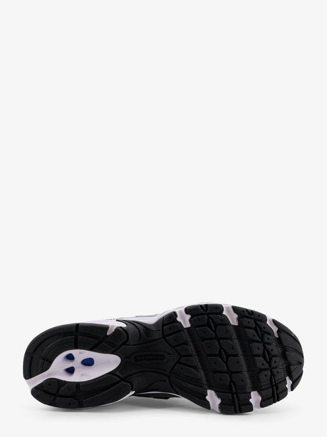 740 mesh sneakers with iconic contrasting side logo