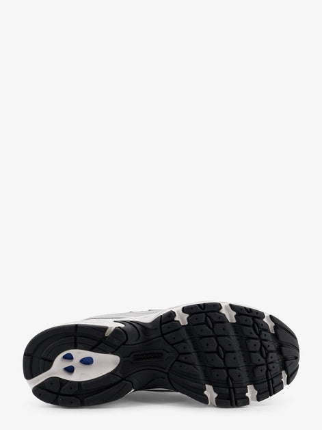 740 mesh sneakers with iconic contrasting side logo