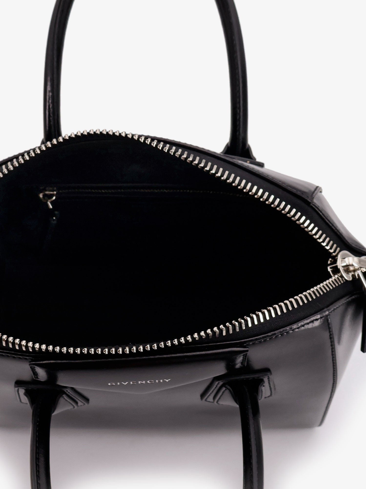 Antigona leather shoulder bag