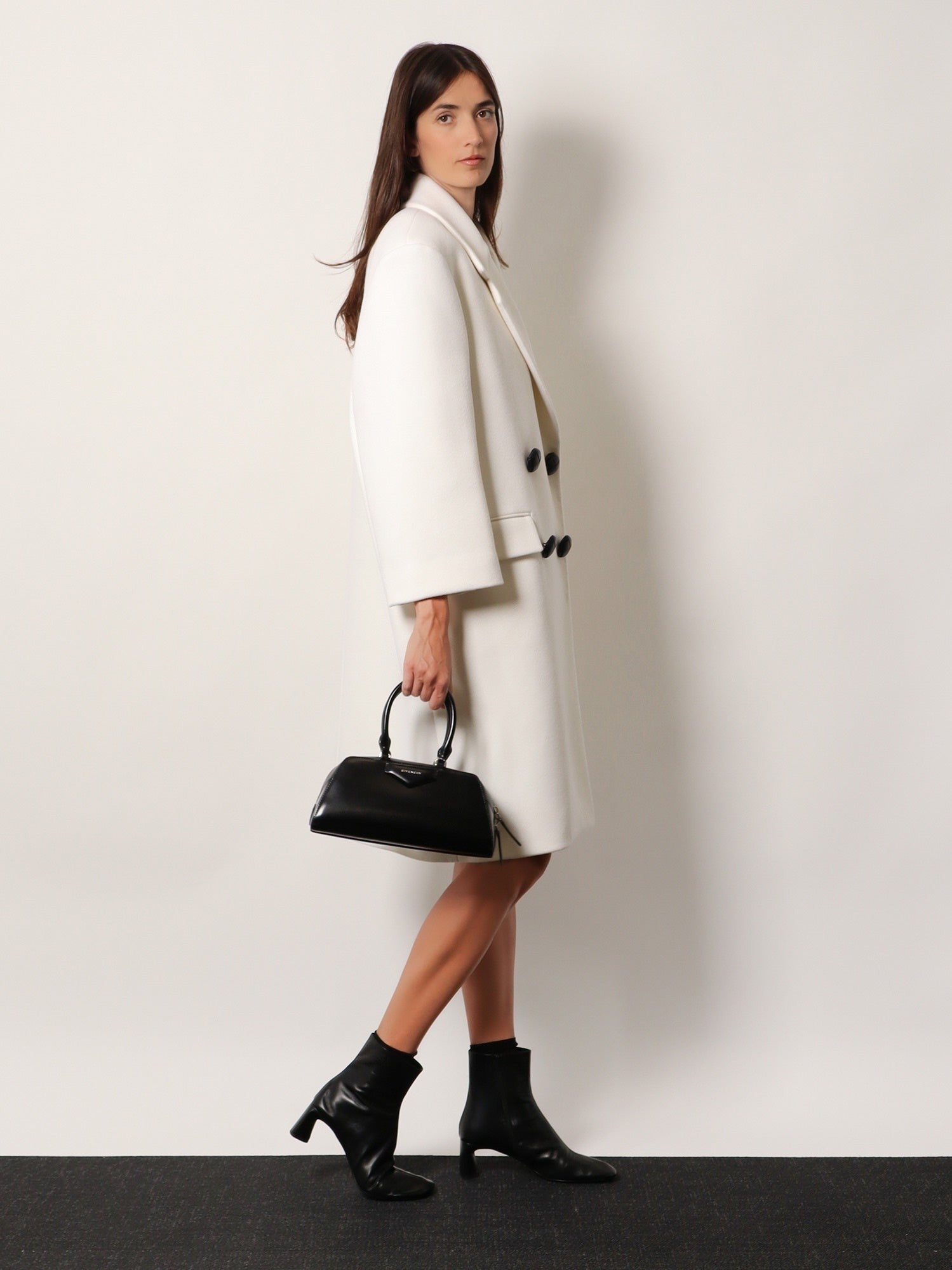 Antigona Small leather crossbody bag