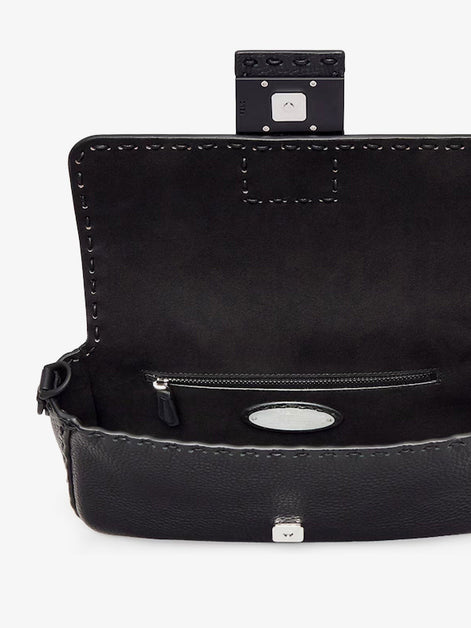 Baguette leather shoulder bag with Selleria stitchings