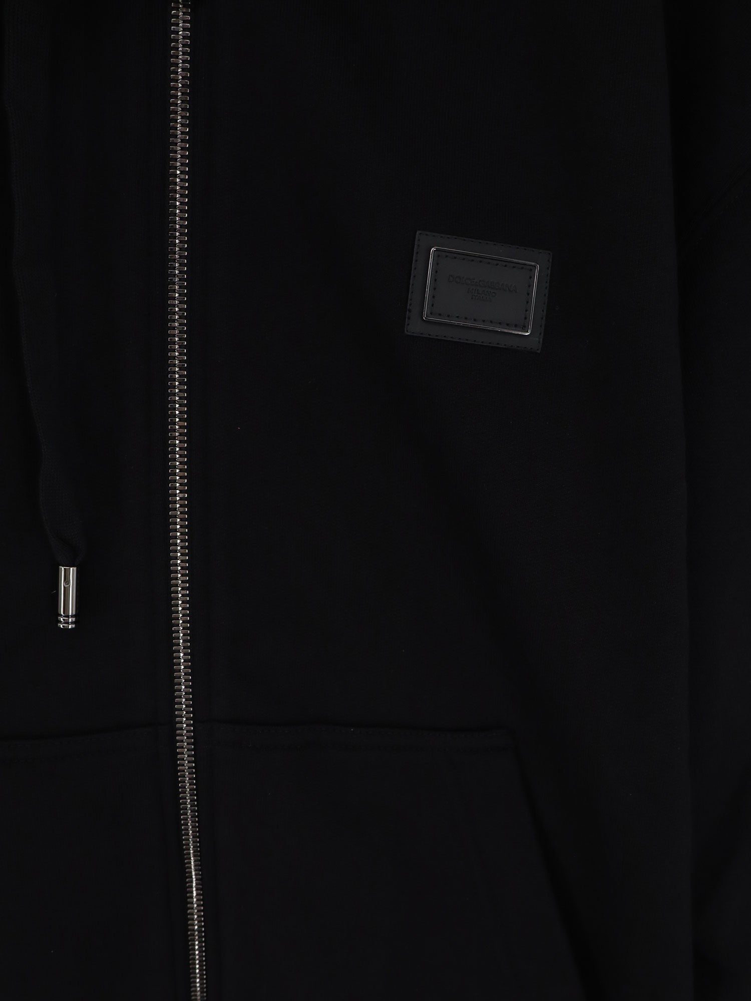 Cotton sweatshirt with metal logo patch