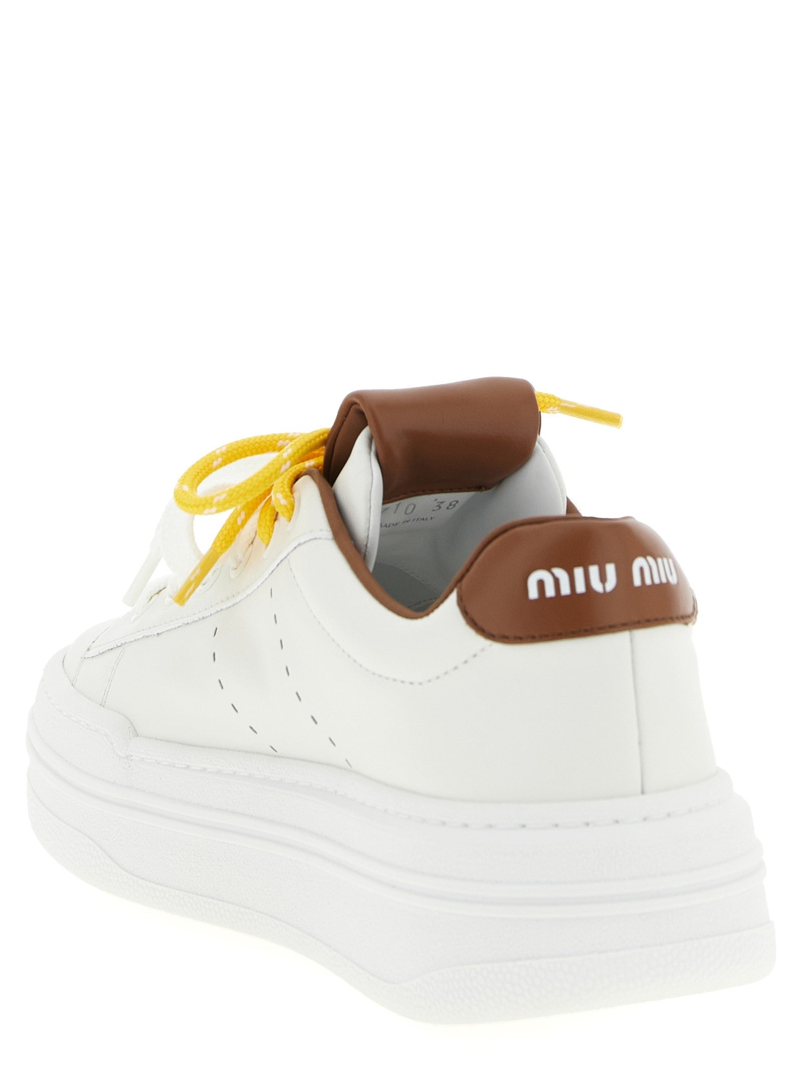 Double lacing sneakers