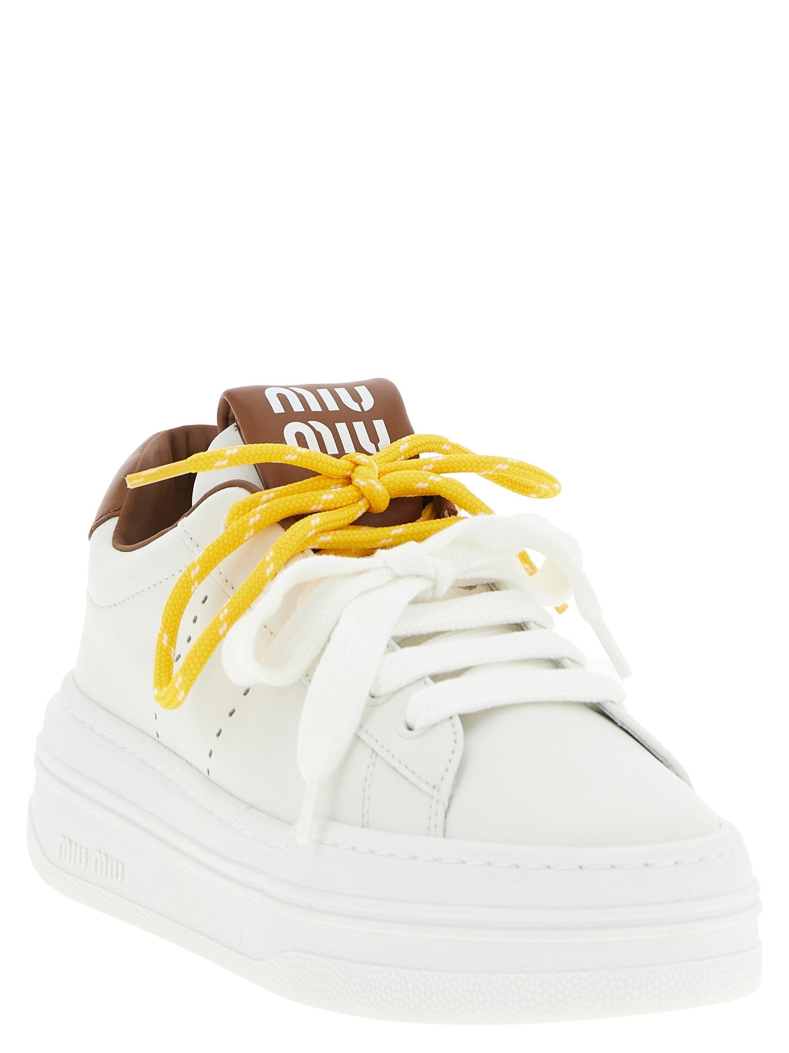 Double lacing sneakers