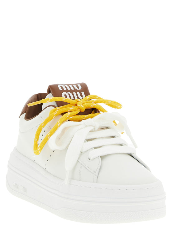Double lacing sneakers