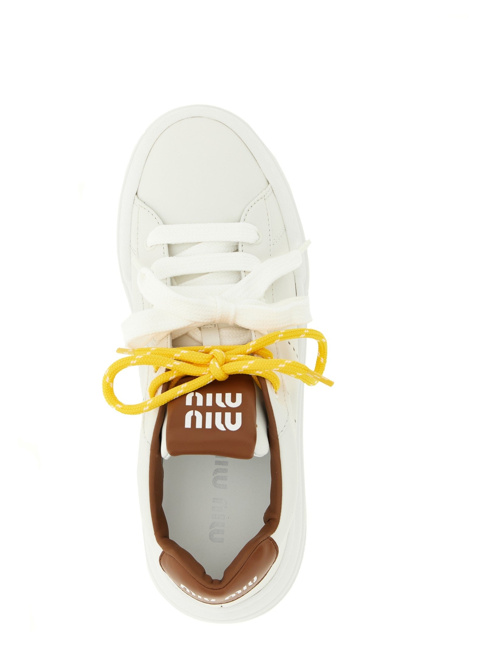 Double lacing sneakers