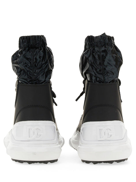 LACE-UP BOOT