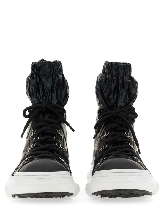 LACE-UP BOOT