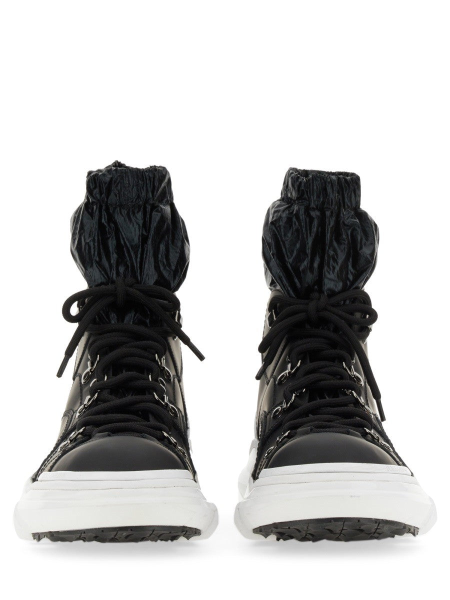LACE-UP BOOT