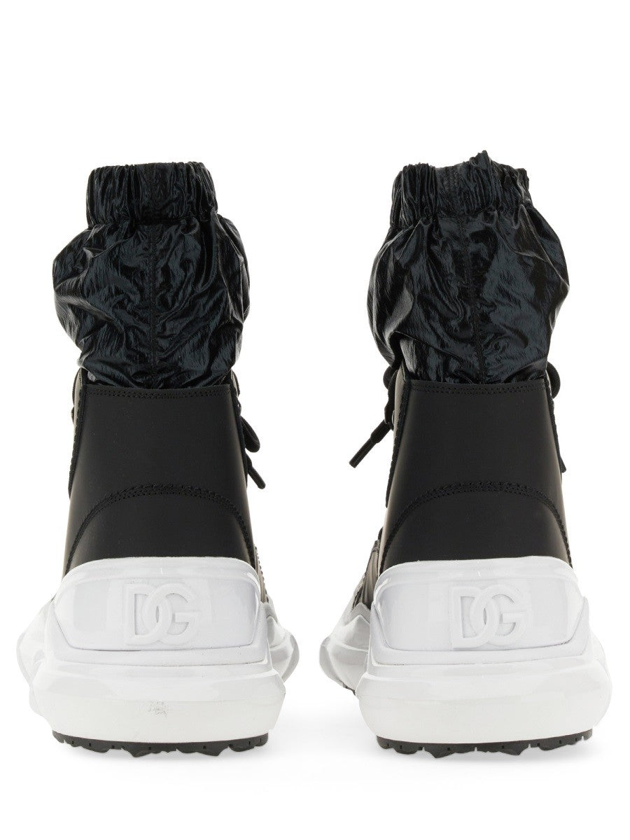 LACE-UP BOOT