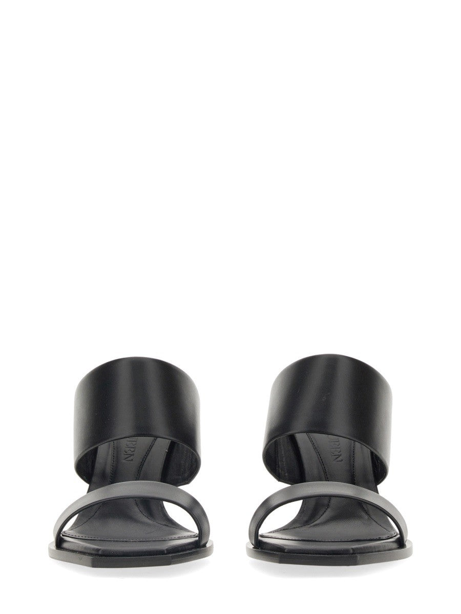 LEATHER SANDAL