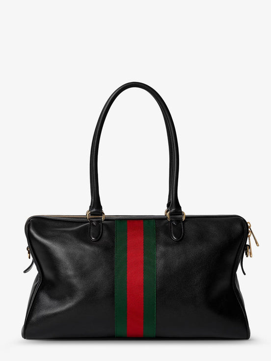 Leather shoulder bag with metal clasp