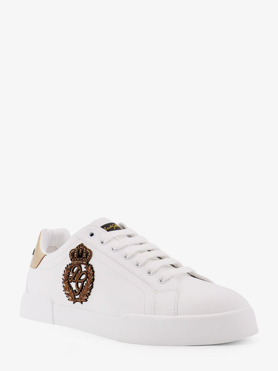 Leather sneakers with iconic patch logo on the side