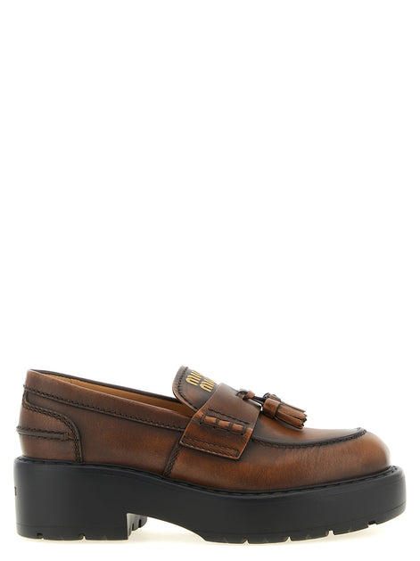 Loafers with tassels