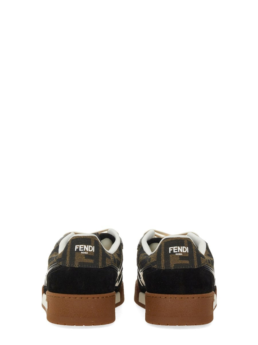 LOW TOP SNEAKER 