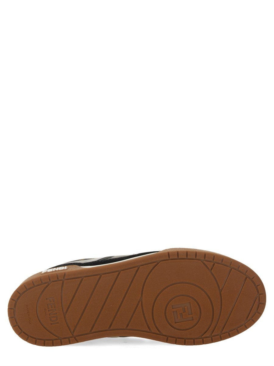 LOW TOP SNEAKER 