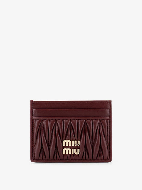 Matelassé leather card holder with metal lettering logo