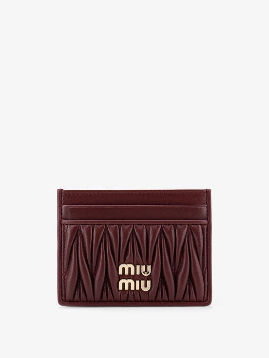 Matelassé leather card holder with metal lettering logo