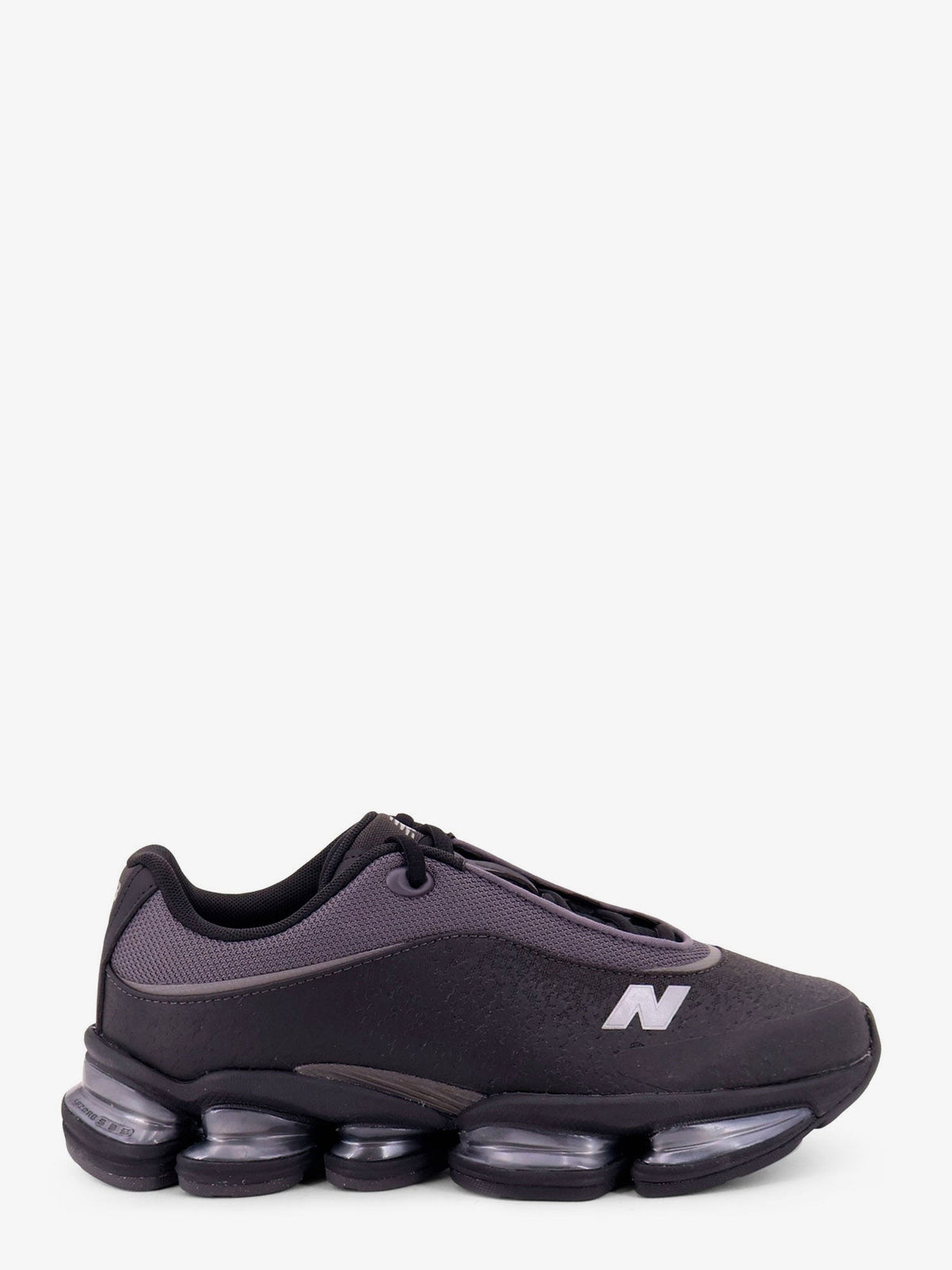 Mesh sneakers with contrasting logo
