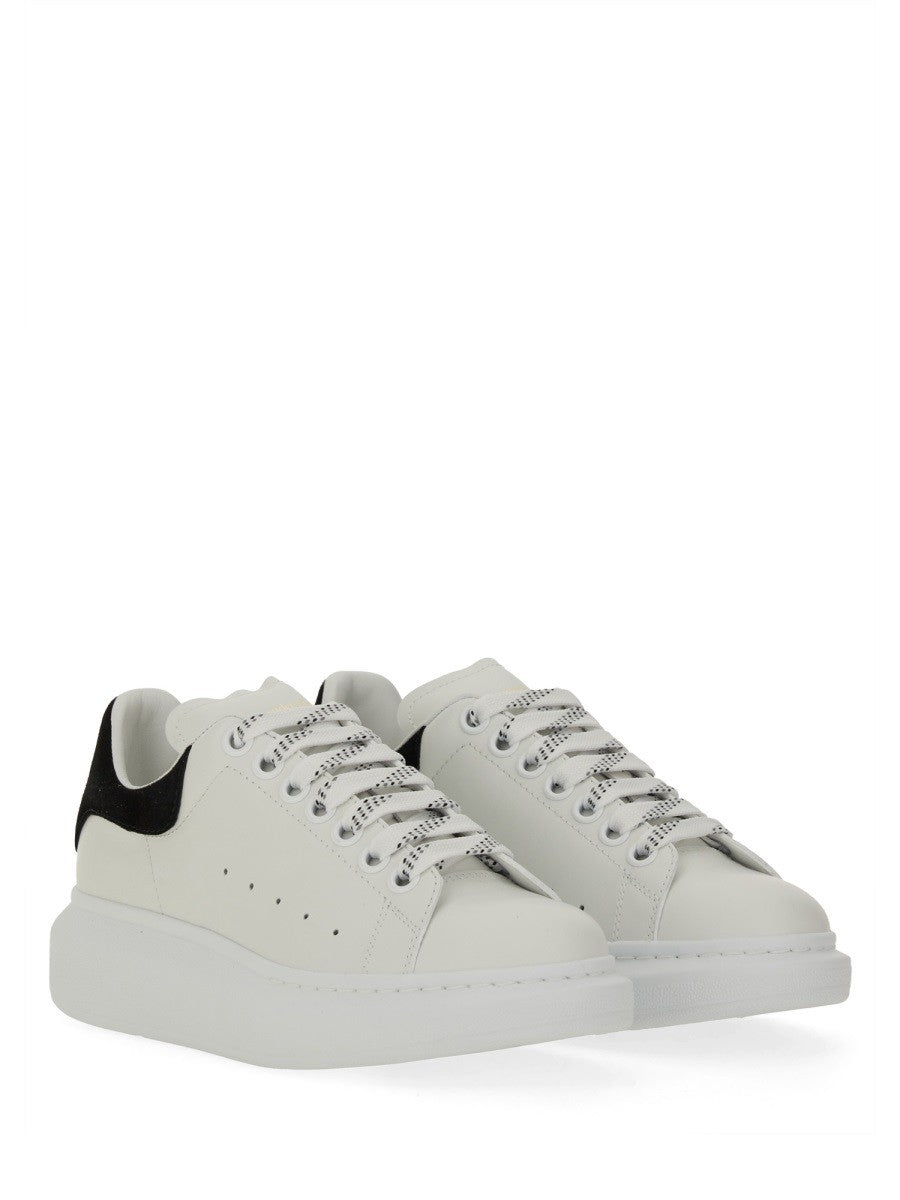 OVERSIZED SNEAKER