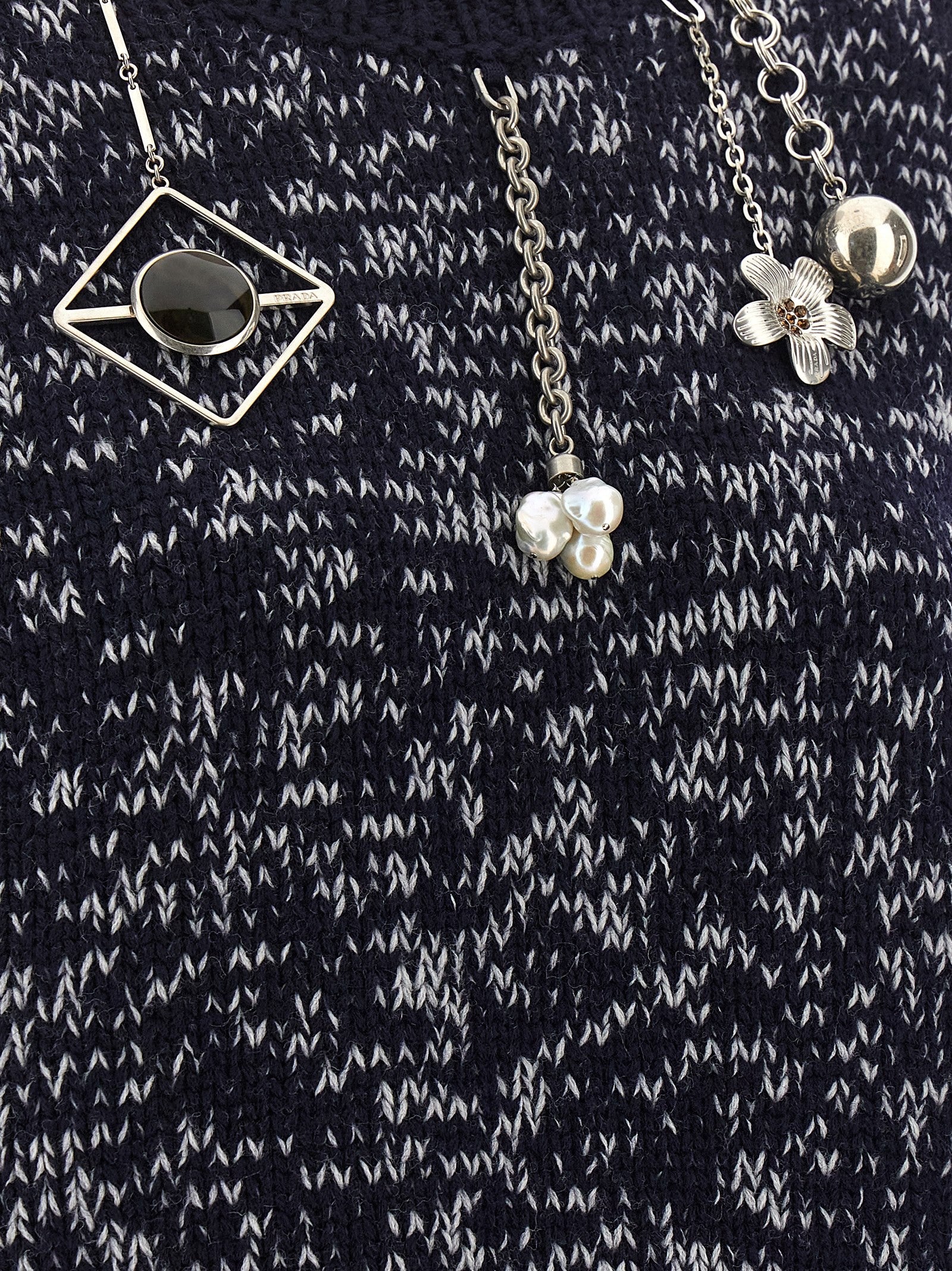 Pendant sweater