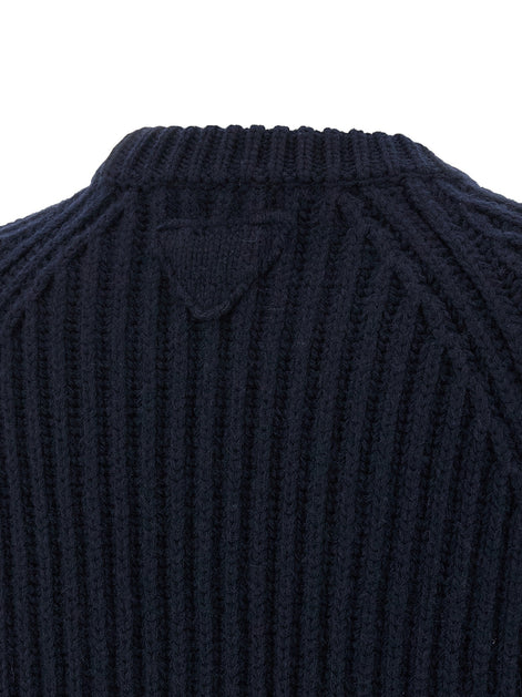 Pin sweater
