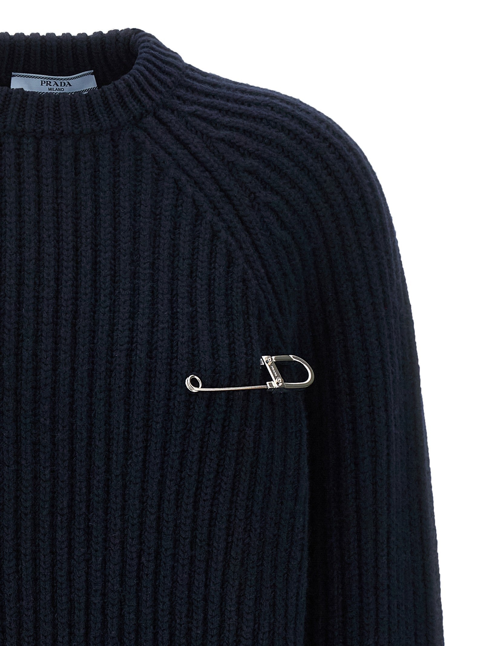 Pin sweater