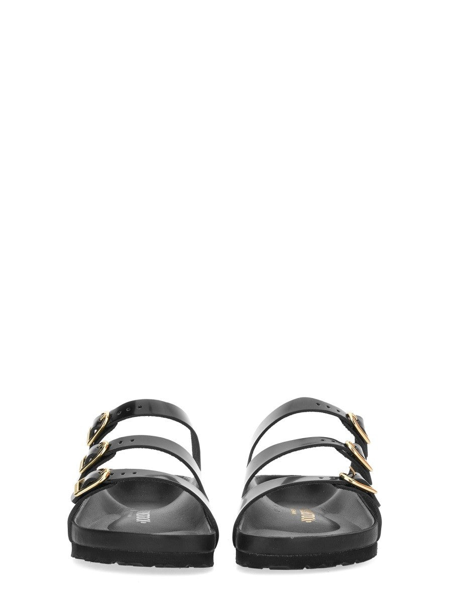 SANDAL 