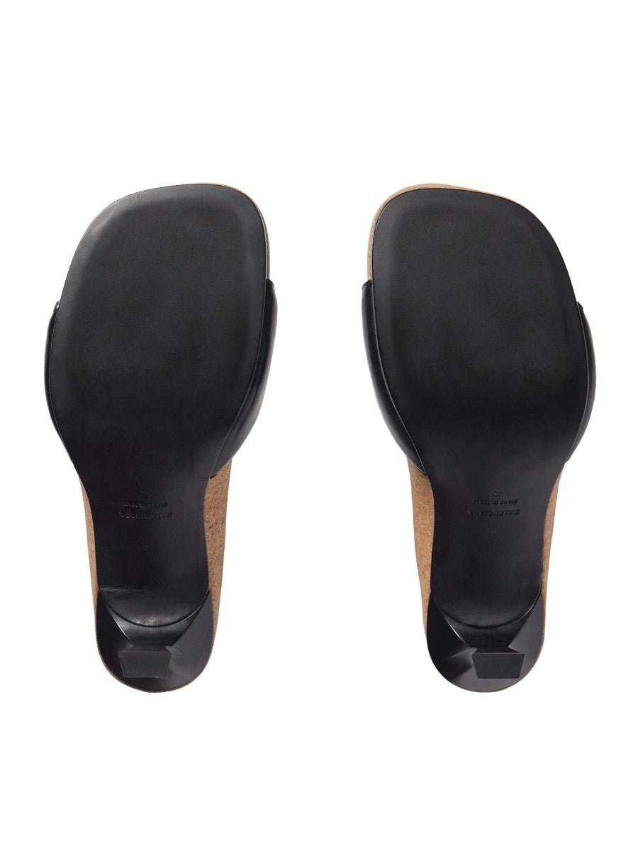 SANDAL 