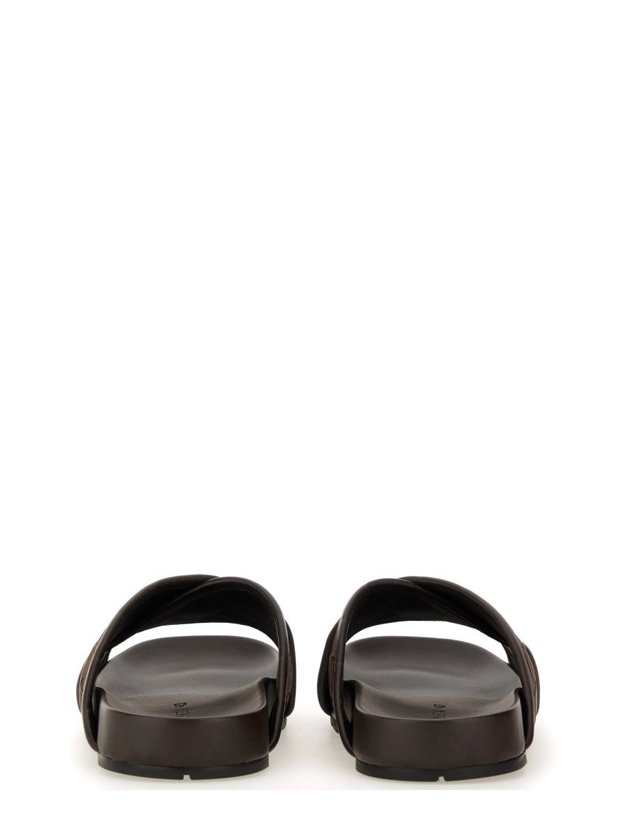 SANDAL 