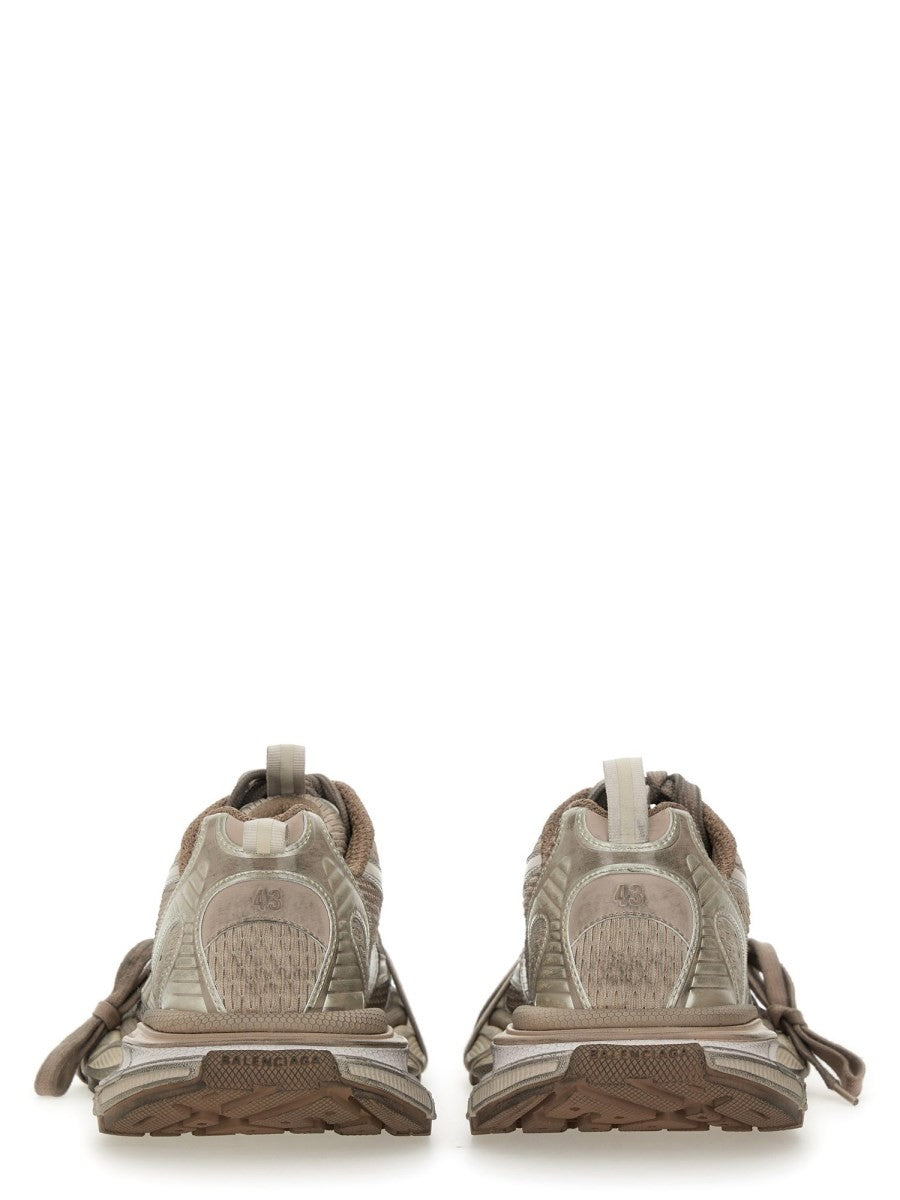 SNEAKER 
