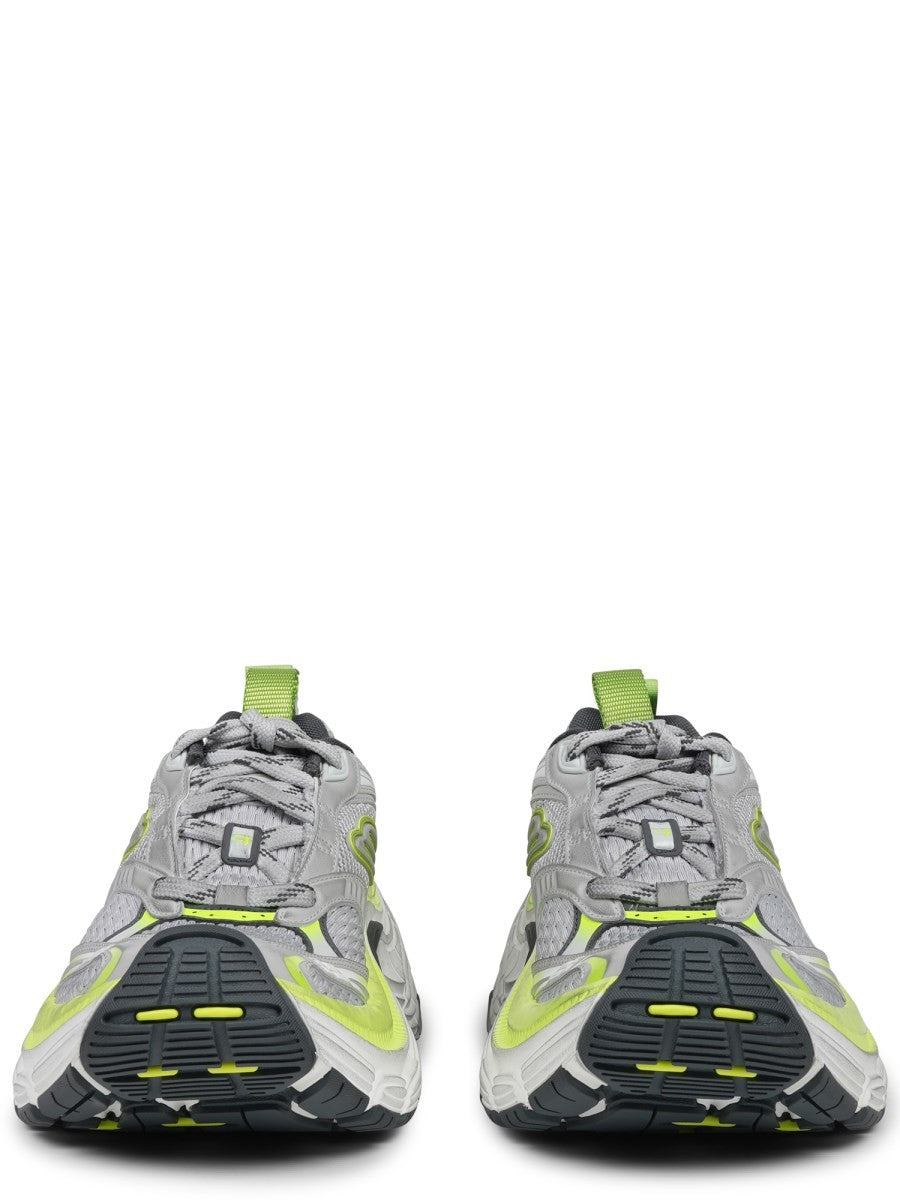 SNEAKER 