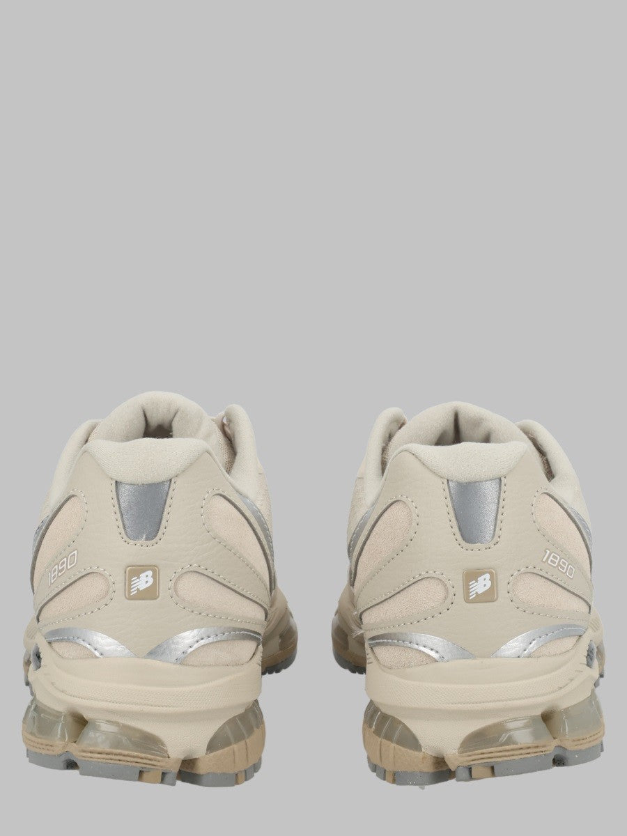 SNEAKER 