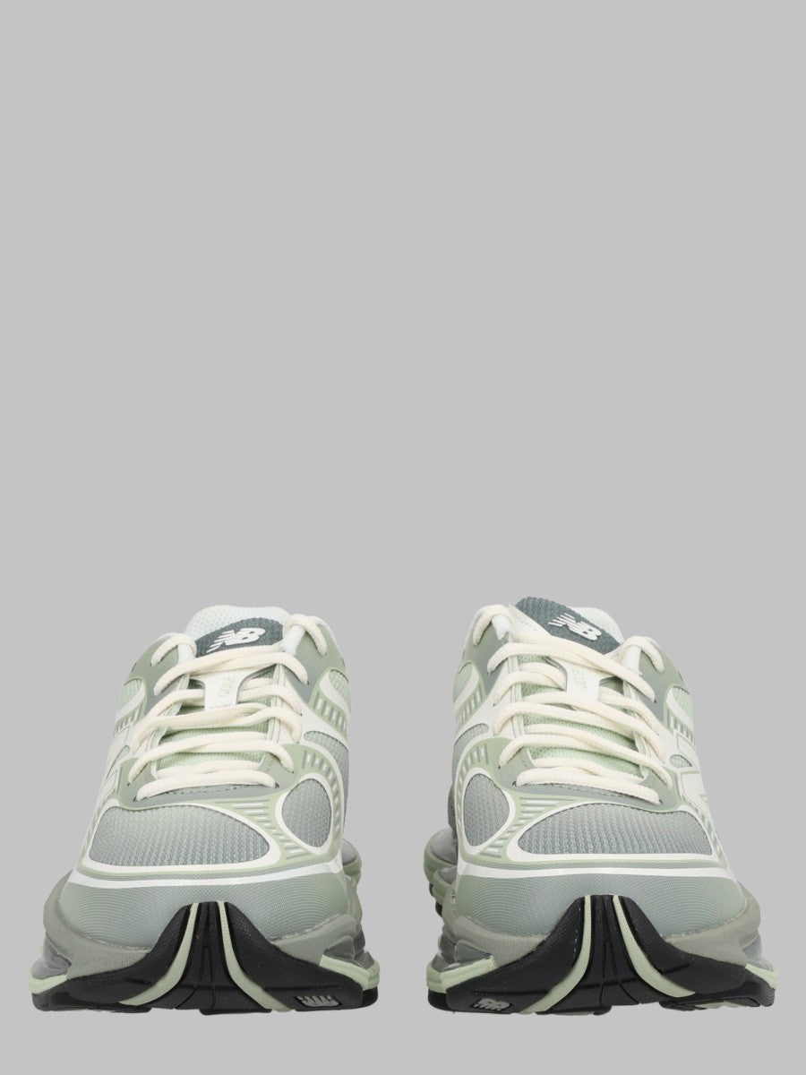 SNEAKER 