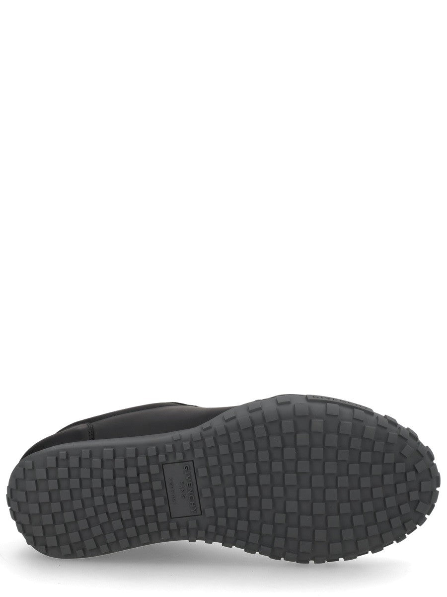 SNEAKER 