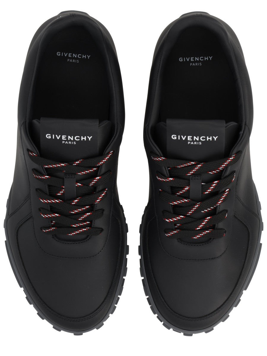 SNEAKER 