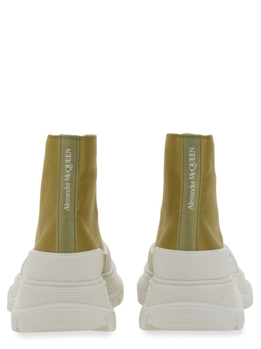 SNEAKER TREAD SLICK