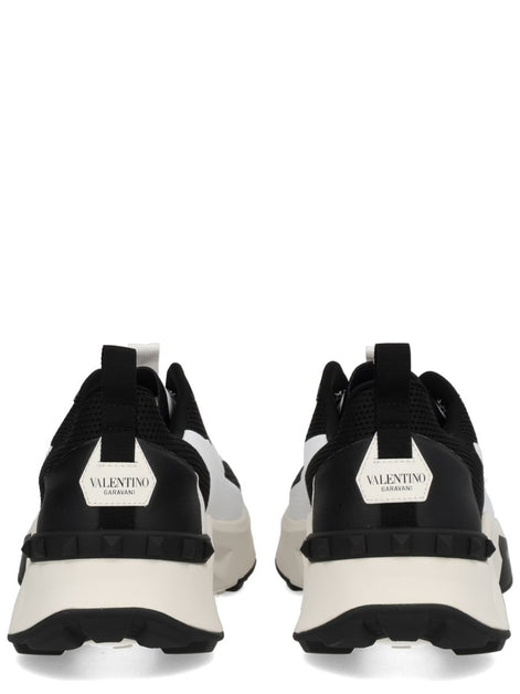 "TRUE ACT" SNEAKER