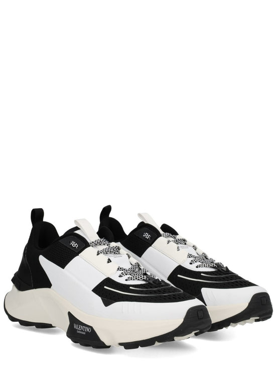"TRUE ACT" SNEAKER