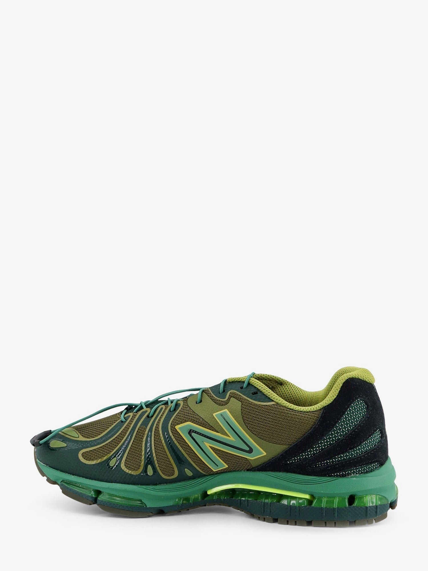 U18907 mesh sneakers with iconic side logo