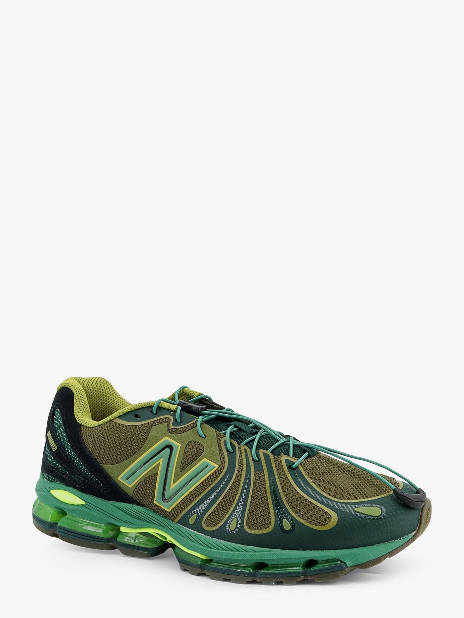 U18907 mesh sneakers with iconic side logo