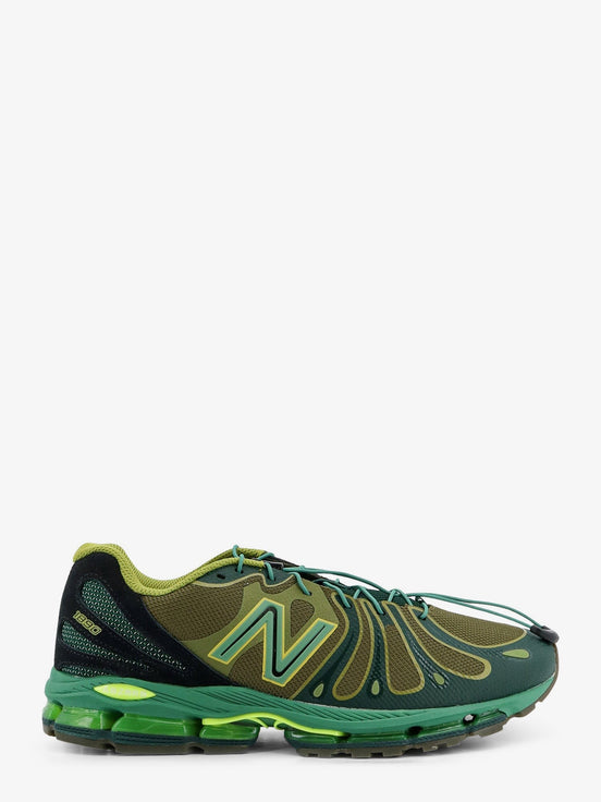 U18907 mesh sneakers with iconic side logo
