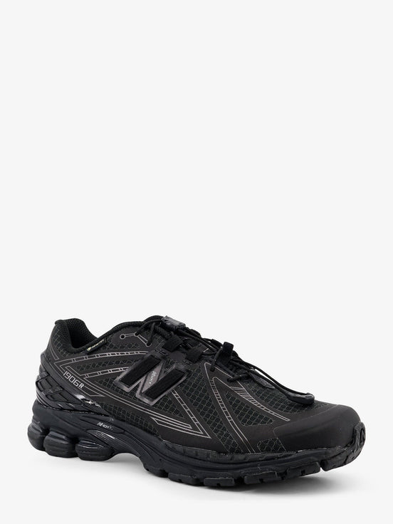 U190631 Gore-tex sneakers with side logo