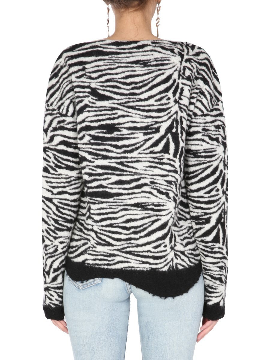 V-NECK SWEATER